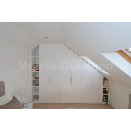 Шкафы под углом  для мансарды 